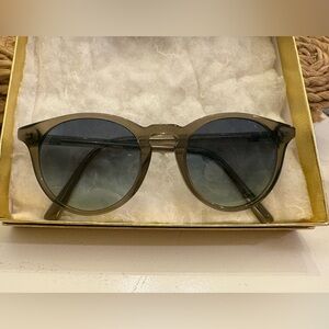 Stylish Round Sunglasses in cool green